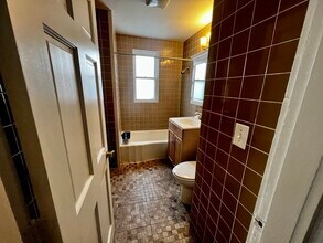 19 Banks St, Unit 2 in Somerville, MA - Foto de edificio - Building Photo