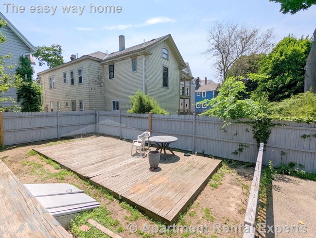 30 Locke St, Unit 5 Locke St #1 in Cambridge, MA - Building Photo - Building Photo