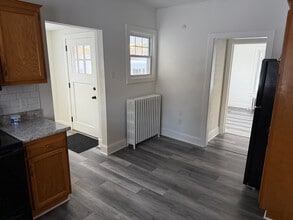 236 Glenmont Rd in Glenmont, NY - Foto de edificio - Building Photo