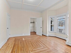 16 Newbury St, Unit 1 in Somerville, MA - Foto de edificio - Building Photo
