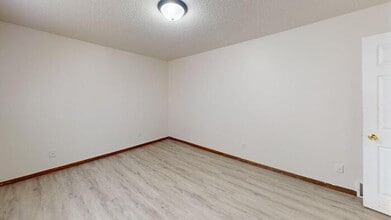 329 W Indiana Ave in Bismarck, ND - Building Photo - Building Photo