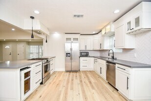 5642 Cartagena St in Houston, TX - Building Photo