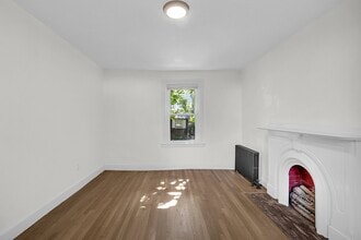 598 E 7th St, Unit 1 in Boston, MA - Building Photo - Building Photo
