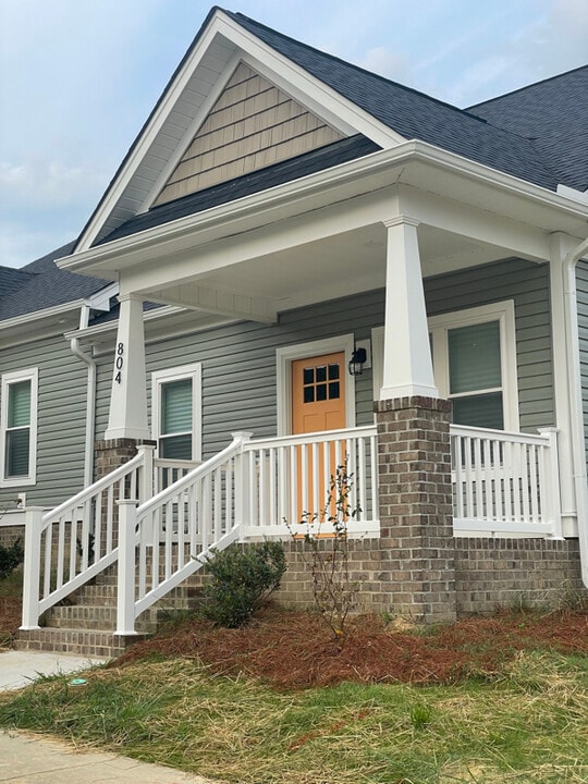 804 Green Oaks St in Greensboro, NC - Building Photo