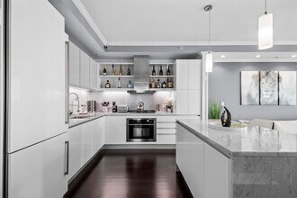 77 Hudson St, Unit 4009 in Jersey City, NJ - Building Photo - Building Photo