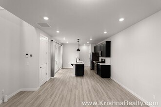 8178 SE Leafhopper St in Hillsboro, OR - Building Photo - Building Photo