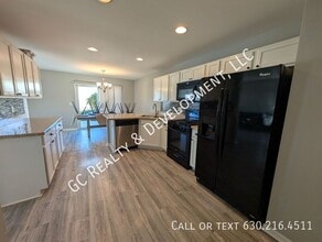 646 Vine St in Hampshire, IL - Building Photo - Building Photo