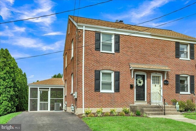property at 8 Kentucky Ave