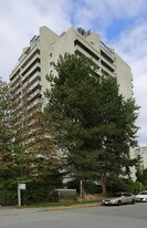 Huntley Manor in Burnaby, BC - Building Photo
