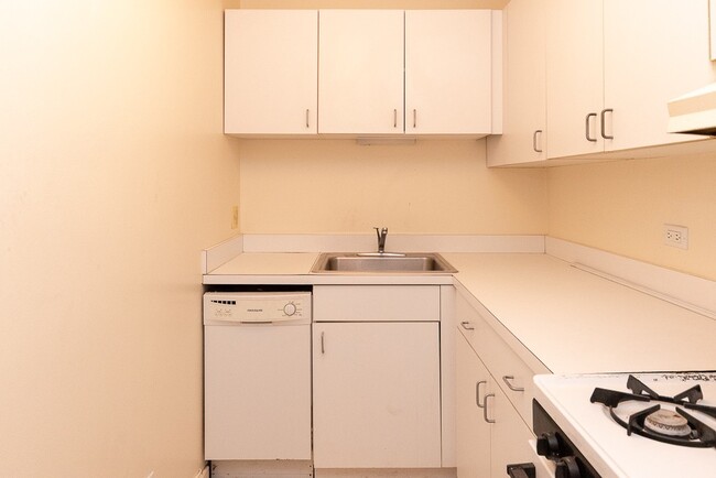 622 W Wellington Ave, Unit 21 in Chicago, IL - Building Photo - Building Photo