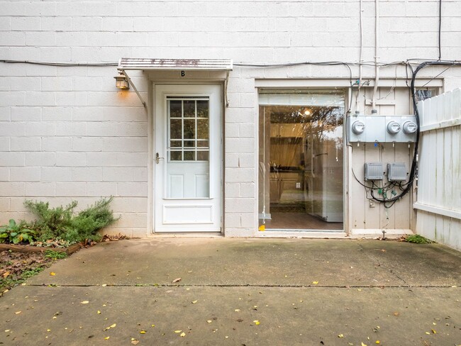 188 Edgewood Rd-Unit -B in Asheville, NC - Foto de edificio - Building Photo