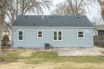 732 4th St in West Des Moines, IA - Foto de edificio - Building Photo