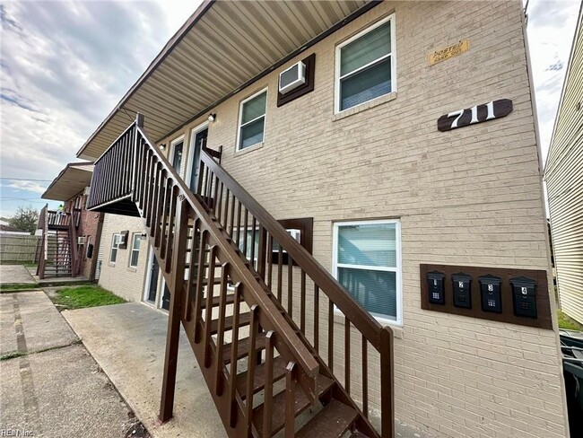 711 Easy St in Norfolk, VA - Building Photo - Building Photo