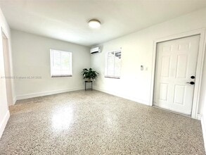 401 SE 14th Ct in Fort Lauderdale, FL - Foto de edificio - Building Photo