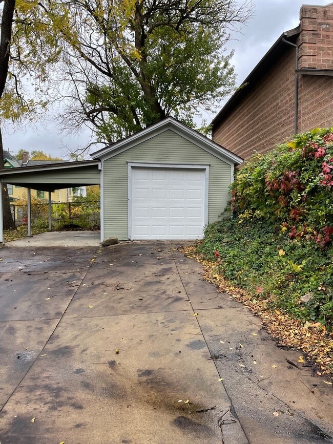 109 E Biddle St in Jackson, MI - Building Photo - Building Photo