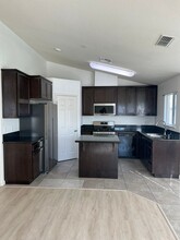 206 Sunburst St in Los Banos, CA - Building Photo - Building Photo