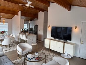 490 Undercliff Ave in Edgewater, NJ - Foto de edificio - Building Photo