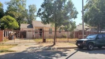 7038 Yarmouth Ave in Reseda, CA - Building Photo