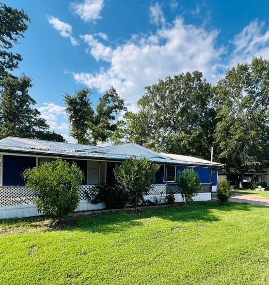 491 E Sherwood Dr in Livingston, TX - Building Photo - Building Photo