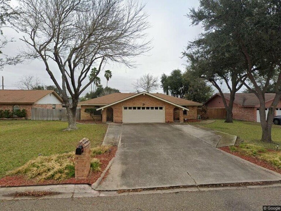 2411 Mimosa St in Mission, TX - Building Photo