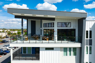 Livano Grand National in Orlando, FL - Foto de edificio - Building Photo
