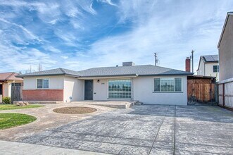 245 Minnewawa Ave in Clovis, CA - Building Photo - Building Photo