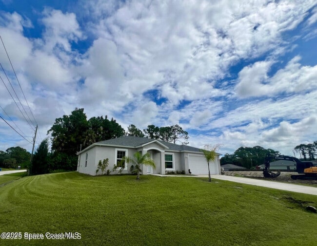 property at 499 Oakleaf St SW