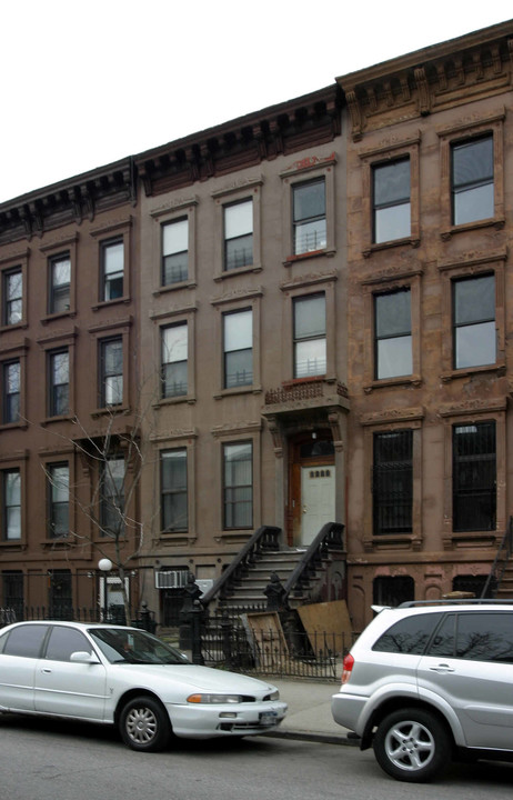 401 Madison St in Brooklyn, NY - Building Photo