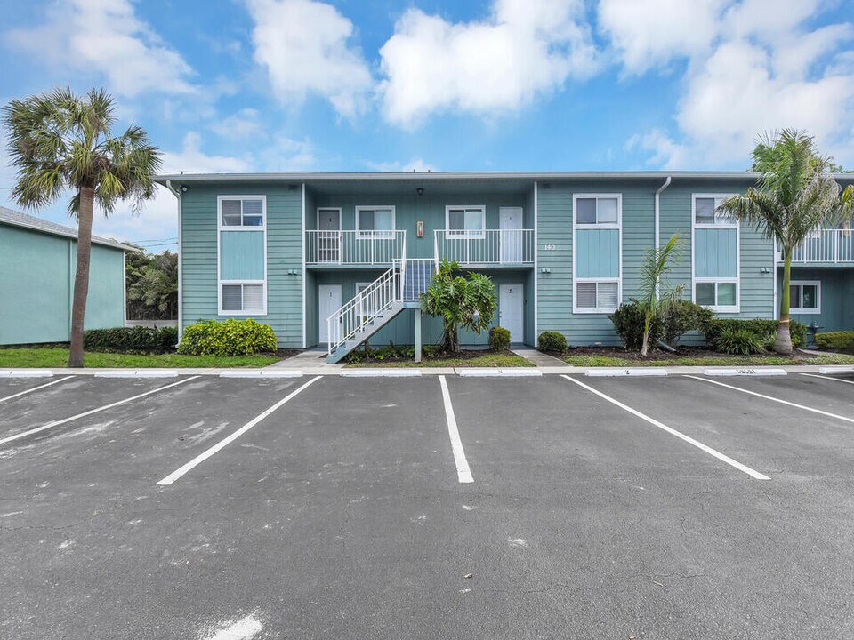 140 Cypress Way E, Unit 606 in Naples, FL - Building Photo