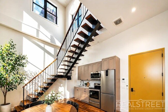 Myrtle Avenue, Unit 1A