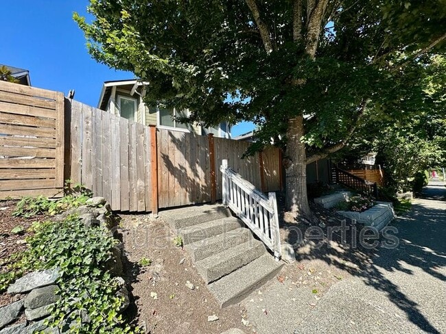 8443 Delridge Wy SW in Seattle, WA - Building Photo - Building Photo
