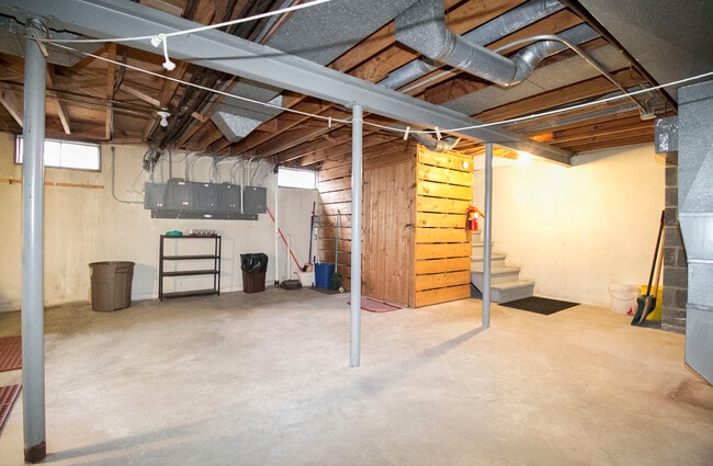 3036 Carskaddon Ave, Unit #2 in Toledo, OH - Building Photo - Building Photo