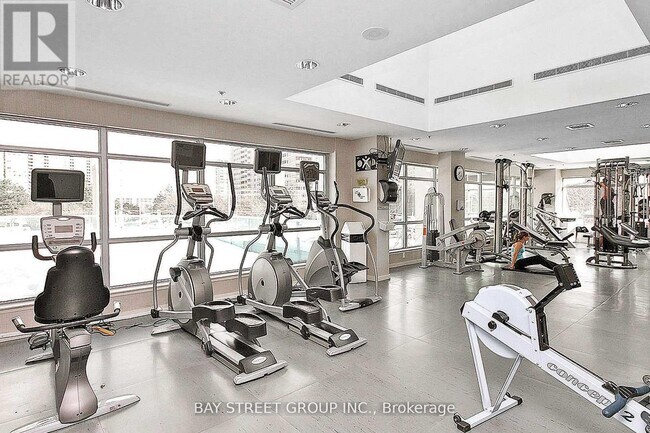 33 Elm Dr W in Mississauga, ON - Building Photo - Building Photo