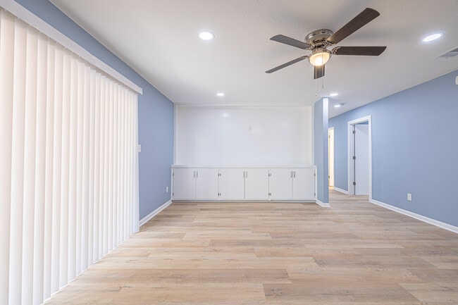 707 Norwood Ln in Hearne, TX - Building Photo - Building Photo