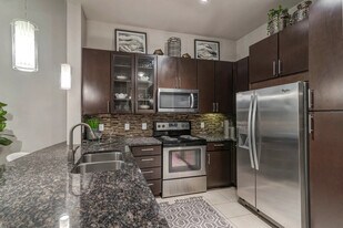 1000 Oakdale St in Houston, TX - Building Photo