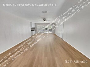 9102 Akron Ave in Lubbock, TX - Building Photo - Building Photo