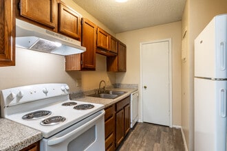 Southfork Apartments in Olathe, KS - Building Photo - Interior Photo