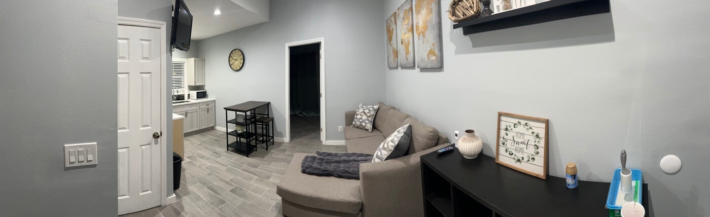 1345 Hazel St NW, Unit Stunning Studio in Palm Bay, FL - Foto de edificio