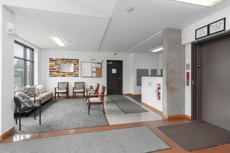 Village Quarter in McMinnville, OR - Foto de edificio - Interior Photo