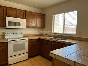 10621 W Poinsettia Dr in Avondale, AZ - Building Photo - Building Photo