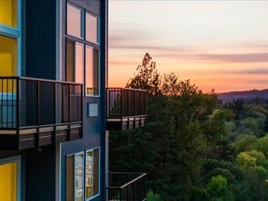 Hermoso View in Tigard, OR - Building Photo - Building Photo