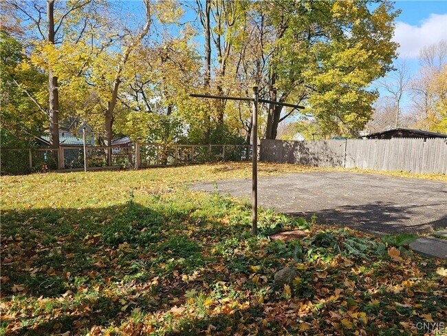 305 Highland Ave in East Syracuse, NY - Building Photo - Building Photo
