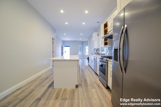 66 Allston St, Unit 1 in Boston, MA - Foto de edificio - Building Photo