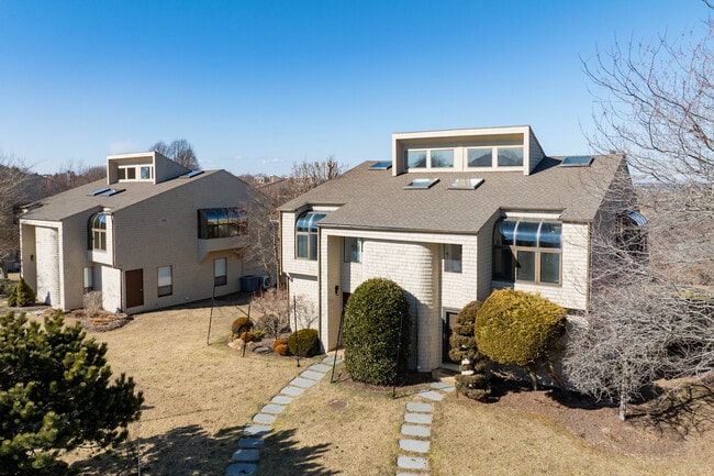 Stepping Stone Condominiums in Montauk, NY - Building Photo - Building Photo