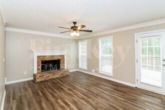 800 Oxford Dr in Canton, GA - Foto de edificio - Building Photo