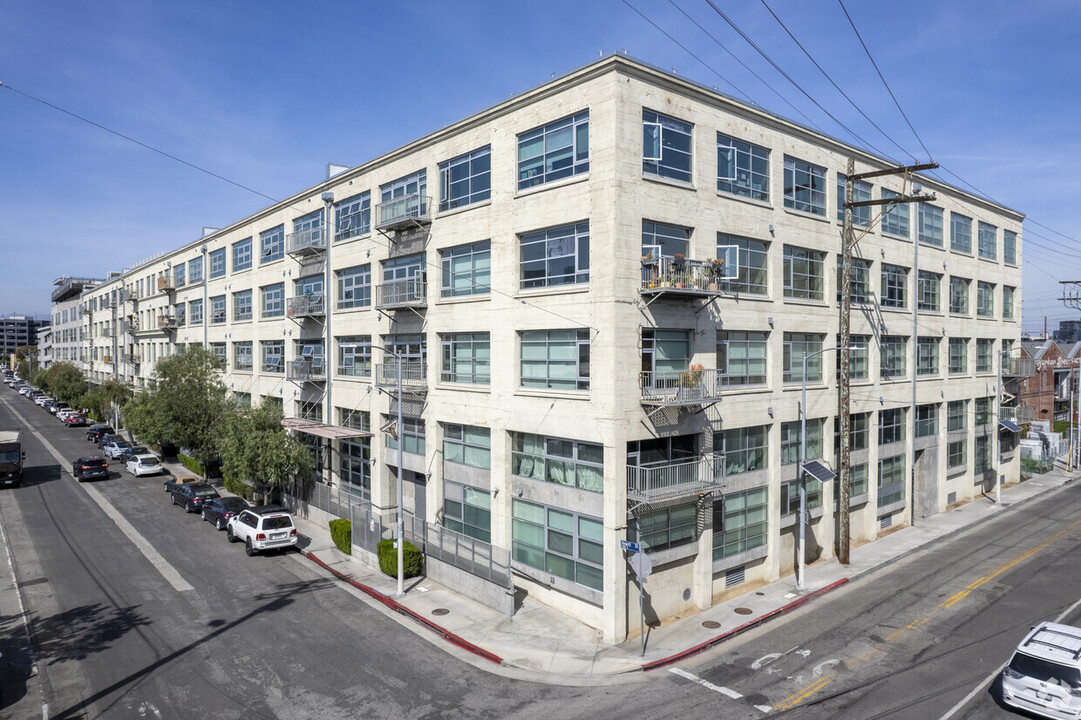 Barker Block in Los Angeles, CA - Foto de edificio