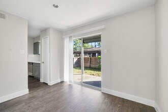 1000 Cypress Station Dr, Unit 1902 in Houston, TX - Building Photo - Building Photo