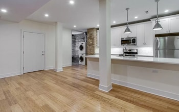 2735 N Francisco Ave, Unit G in Chicago, IL - Foto de edificio - Building Photo