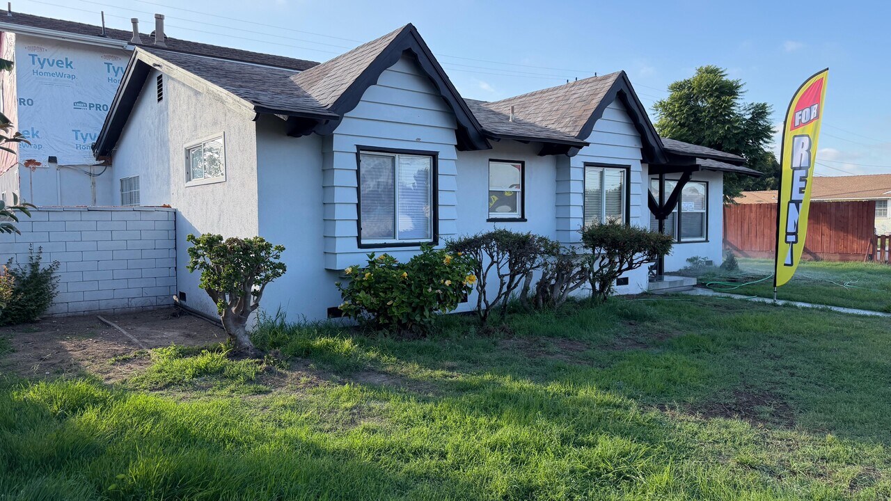 4805 Saviers Rd in Oxnard, CA - Foto de edificio