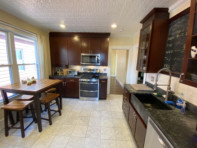 379 Highland Ave, Unit 2 in Somerville, MA - Building Photo - Building Photo